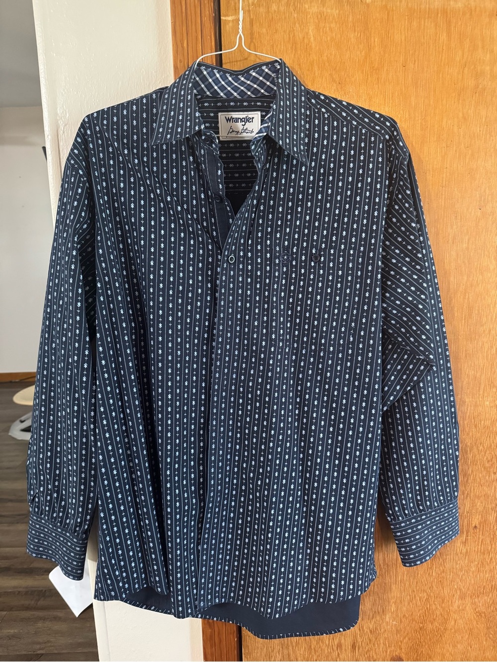 Wrangler Navy and White Striped Dot-Pattern Button-Down Shirt
